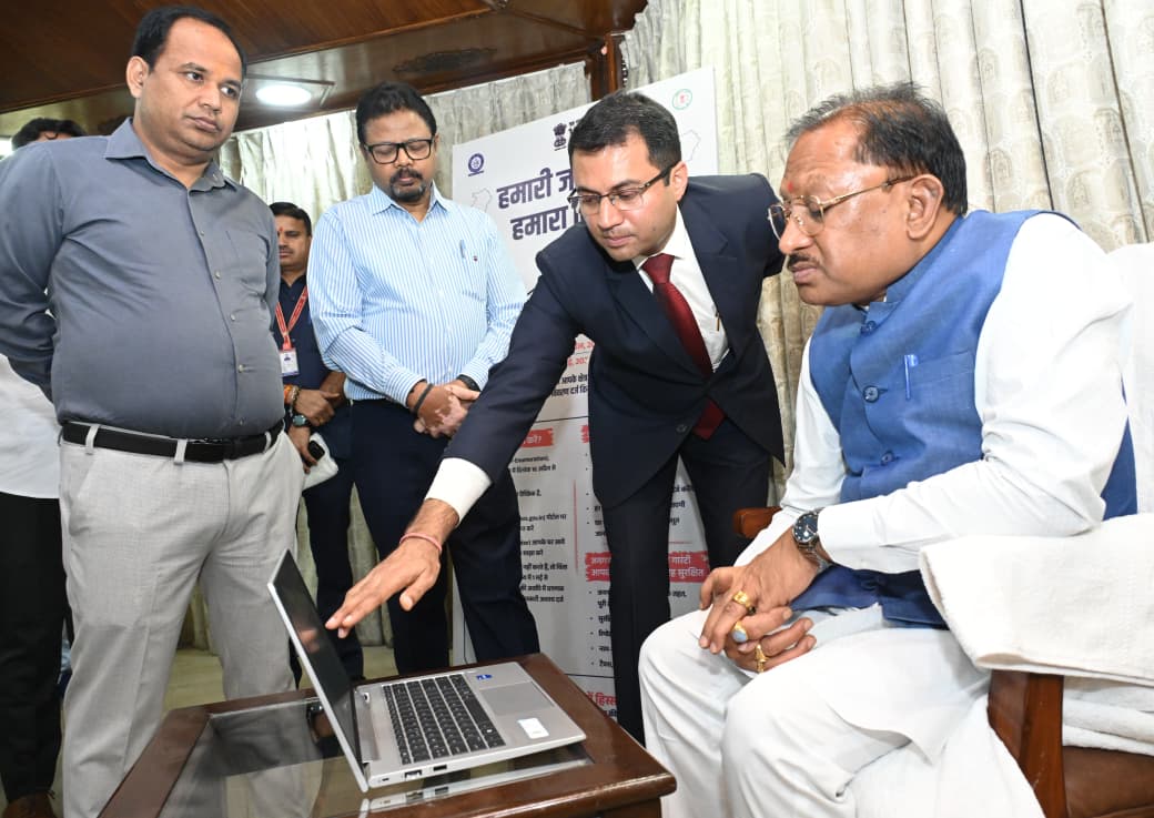 मुख्यमंत्री विष्णु देव साय ने भरा स्व गणना का फार्म