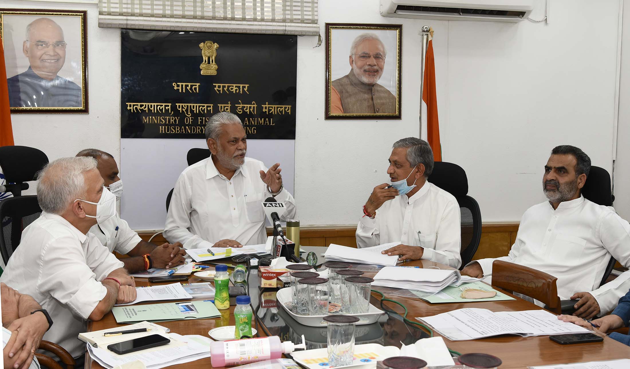 Union Minister of Fisheries, Animal Husbandry and Dairying chairs review  meeting with Gujarat State Animal Husbandry and Dairying Minister