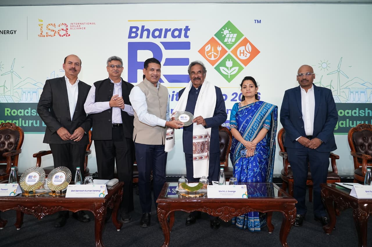 Shri Santosh Kumar Sarangi, Secretary, Ministry of New and Renewable Energy, felicitates Shri K. J. George, Hon'ble Minister for Energy, Government of Karnataka, during the BRE Summit 2026 Bengaluru Roadshow