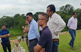 A group of men standing in a lineAI-generated content may be incorrect.
