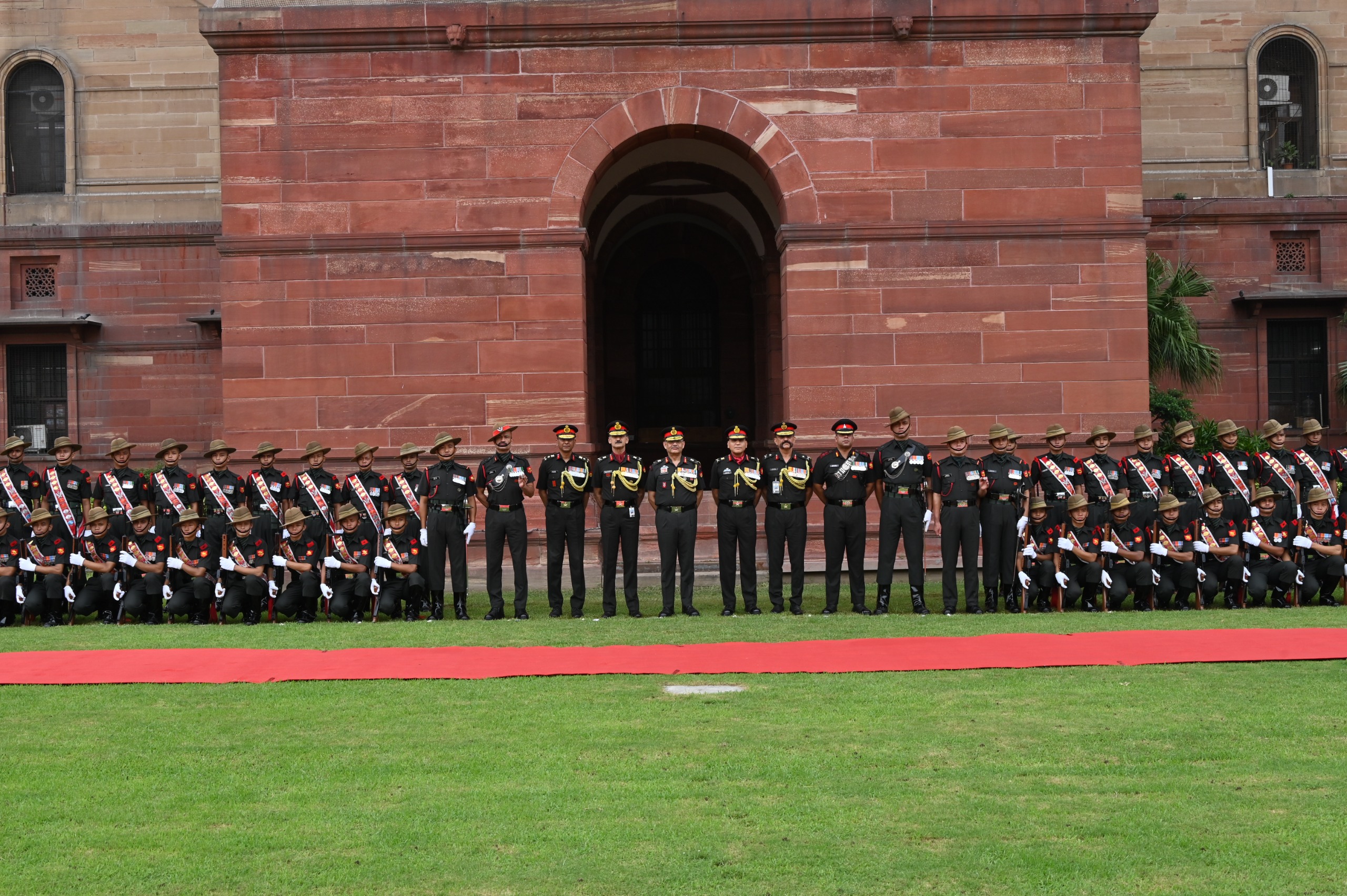 GdofHonour3(1)8QJB लेफ्टिनेंट जनरल पुष्पेंद्र सिंह ने उप सेना प्रमुख का पदभार संभाला