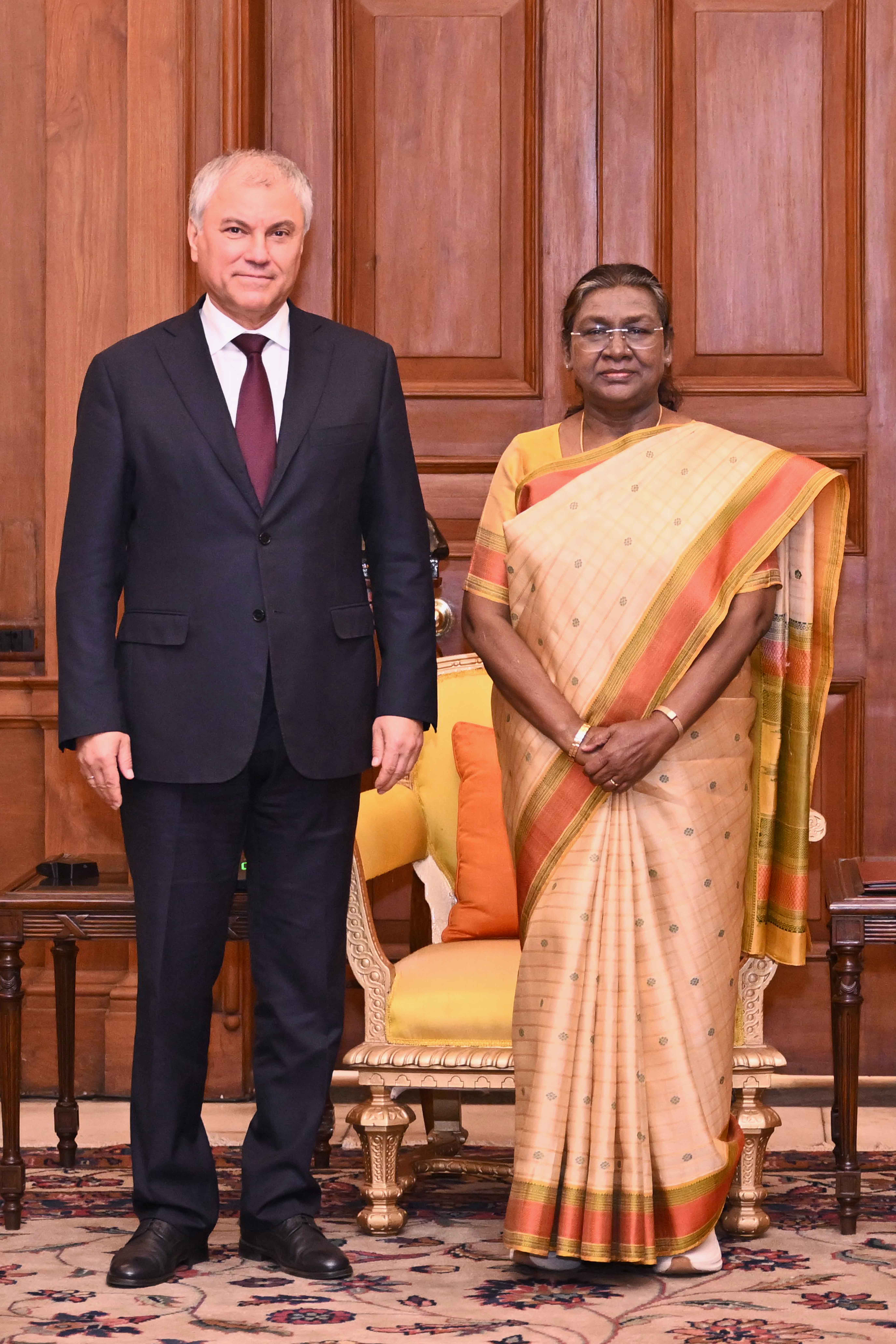 A parliamentary delegation from the Russian Federation, led by H.E. Mr Vyacheslav Volodin, Chairman of the State Duma of the Federal Assembly of the Russian Federation, with President of India, Smt Droupadi Murmu at Rashtrapati Bhavan