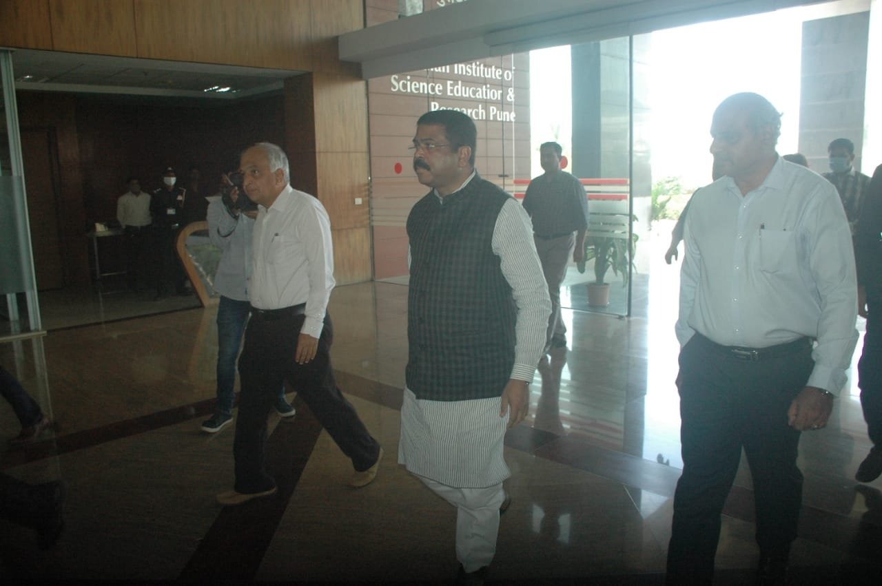 Shri Dharmendra Pradhan encouraged IISER Pune to become a more green and net-zero carbon campus