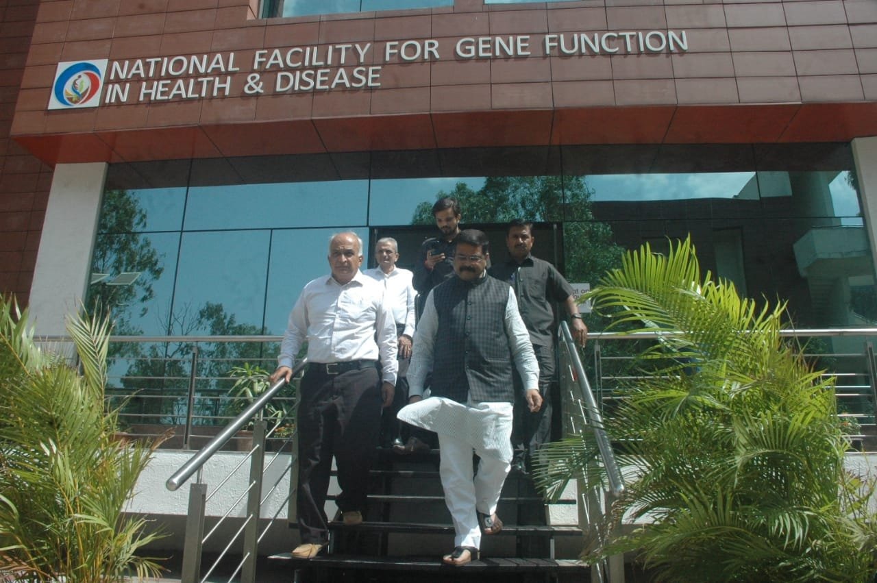 Shri Dharmendra Pradhan encouraged IISER Pune to a more green