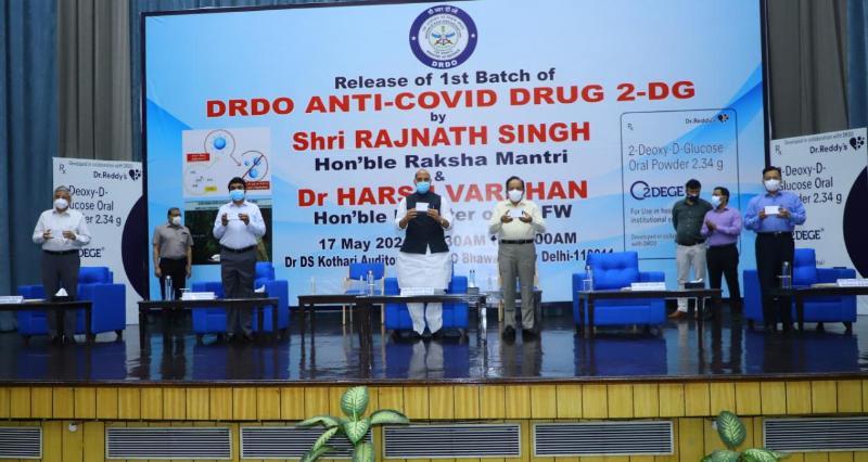 रक्षा मंत्री ने डीआरडीओ द्वारा विकसित कोविड - प्रतिरोधी दवा की पहली खेप लॉन्च की