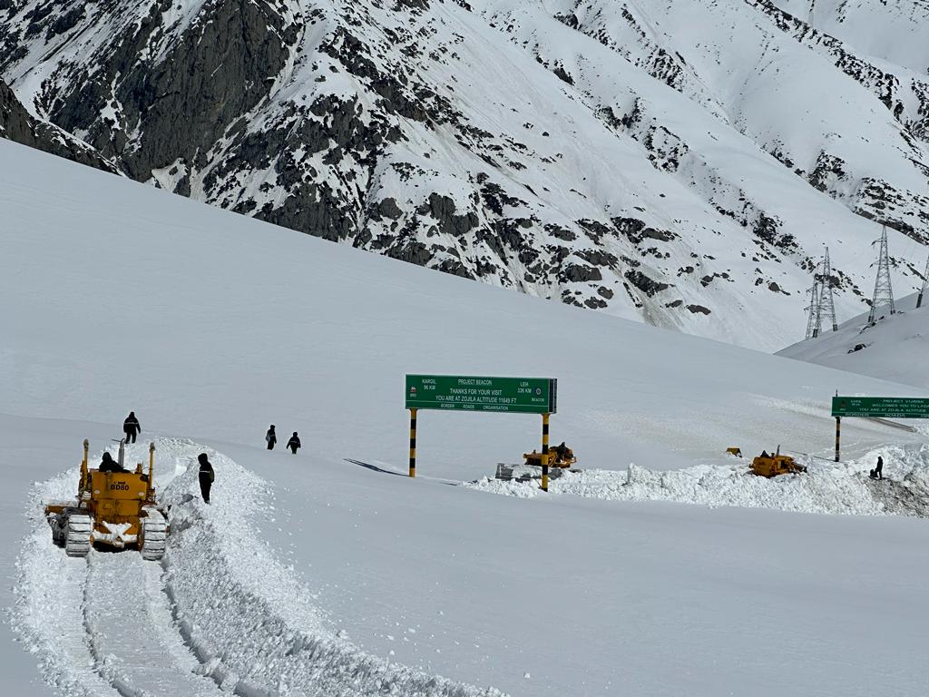 Border Roads Organisation opens strategic Zoji La Pass after a closure of  only 68 days Connectivity to Ladakh & Gurez Valley restored