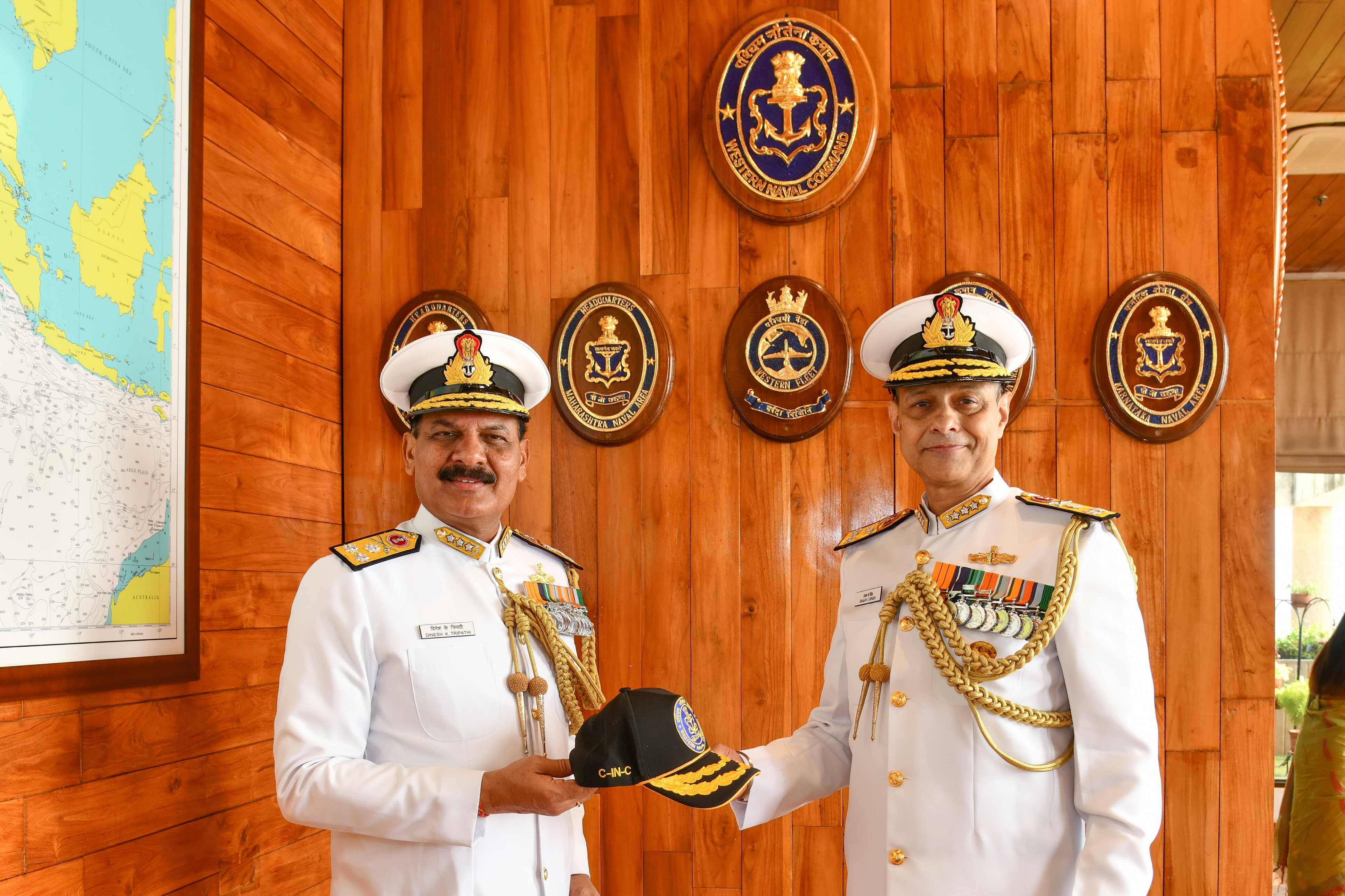 vice-admiral-sanjay-j-singh-takes-over-as-flag-officer-commanding-in