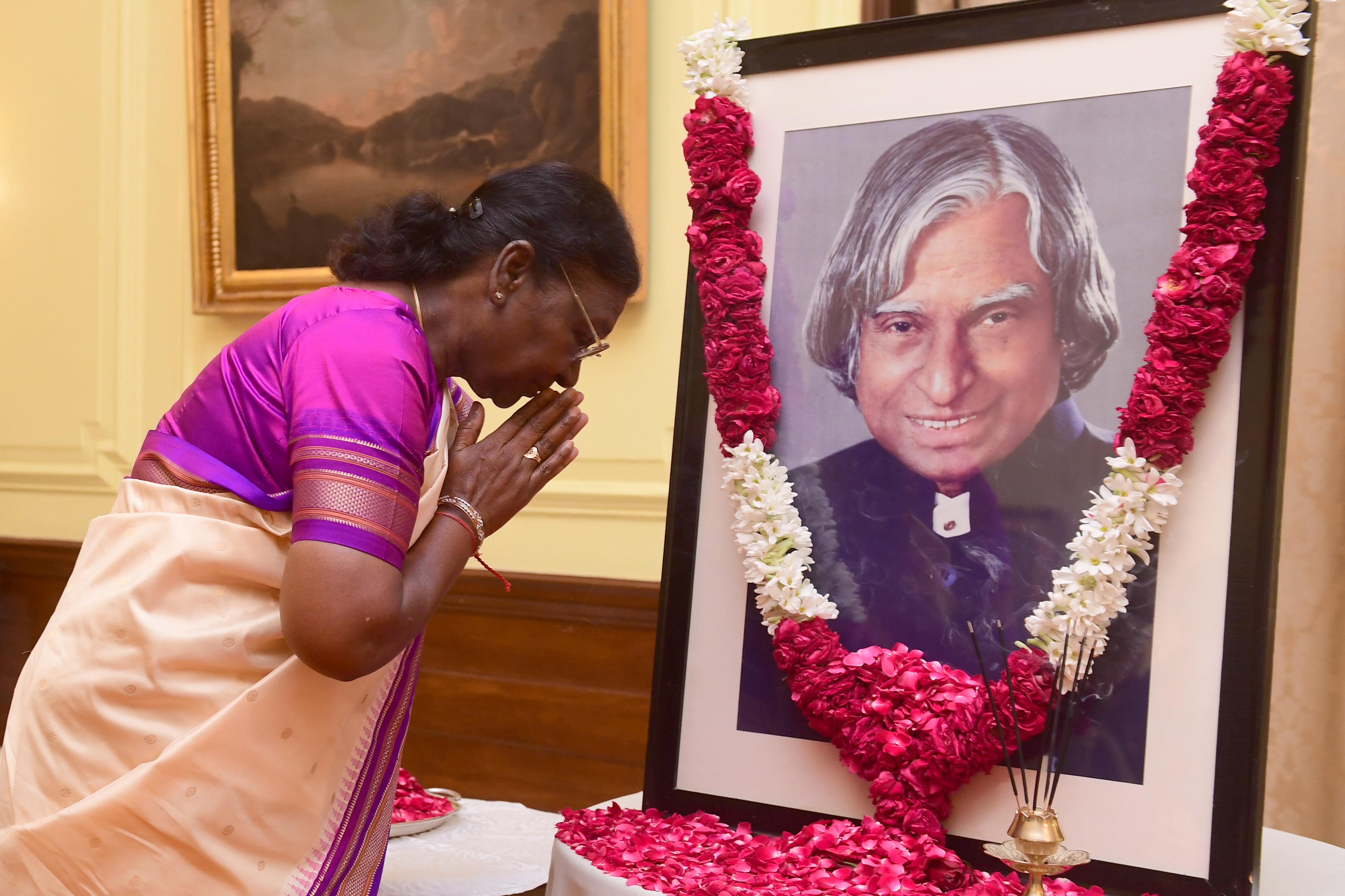 PRESIDENT OF INDIA PAYS HOMAGE TO DR APJ ABDUL KALAM ON HIS BIRTH ANNIVERSARY