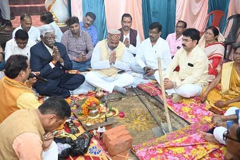 Shri Bhanu Pratap Singh Verma lays the foundation stone for Coir Showroom at Konch, Jalaun District, Uttar Pradesh