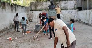 A group of people outsideAI-generated content may be incorrect.