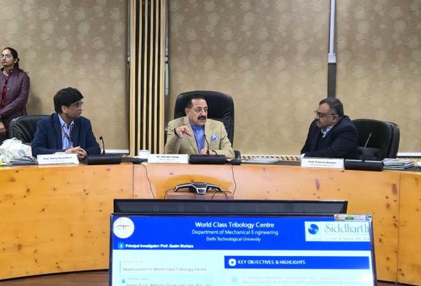 A group of people sitting at a tableAI-generated content may be incorrect.