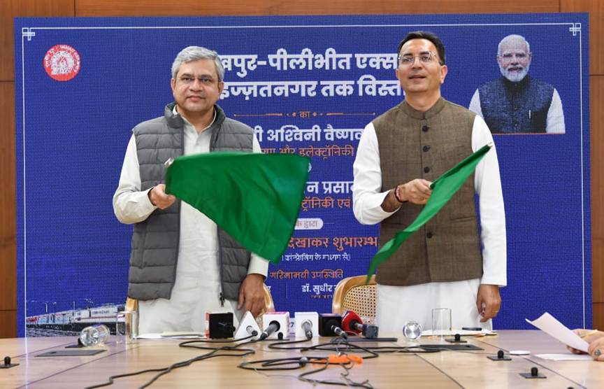 A group of men holding a green flagAI-generated content may be incorrect.