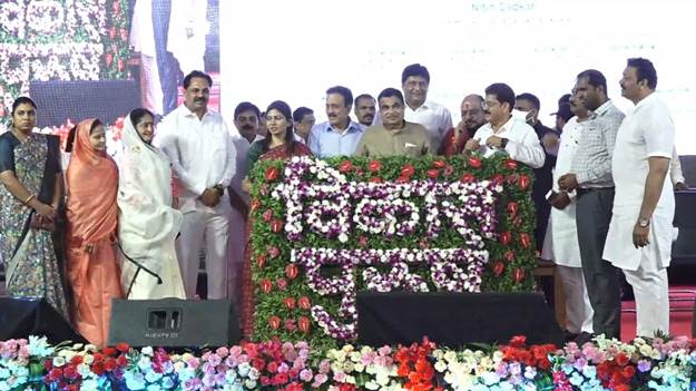 Shri Nitin Gadkari inaugurates and lays foundation stones for 16 National highways projects worth Rs 2,460 crore in Jalgaon,Maharashtra