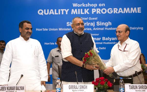 Union Minister for Fisheries, Animal Husbandry and Dairying Shri Giriraj  Singh addresses workshop on Quality Milk Programme at Pusa in New Delhi;  Asserts Agriculture with livestock is the way forward for doubling