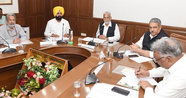 Shri Parshottam Rupala discusses arrangements to control LSD Availability  of vaccine for cattle also discussed in review meetings with Punjab and  Haryana