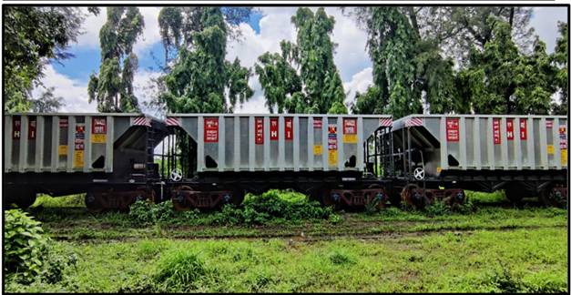 Rail minister Ashwini Vaishnaw flags off India’s First Aluminum Freight ...