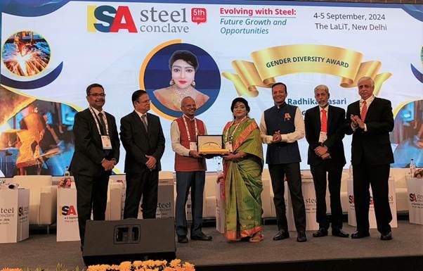 Dr Dasari Radhika, DGM(HR), RINL receiving the Gender Diversity National award from Sri Nagendra Nath Sinha, IAS(Retired),former secretary, Ministry of Steel at Delhi today.jpg