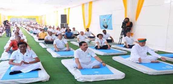 Union  Minister Sh. Pralhad Joshi Joins Nation in Celebrating Yoga Utsav