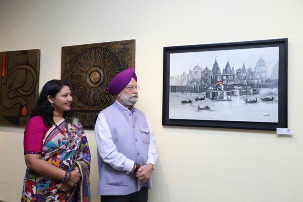 “From Pracheenta to Naveenta, in beautiful art”, commented Shri Hardeep Singh Puri while visiting Solo Art Exhibition of paintings titled ‘WoManouvre’ by artist Karuna Jain