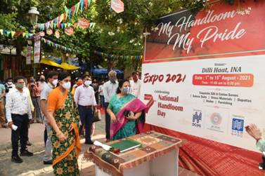 Women Members of Parliament visit My Handloom My Pride Expo at Dilli Haat