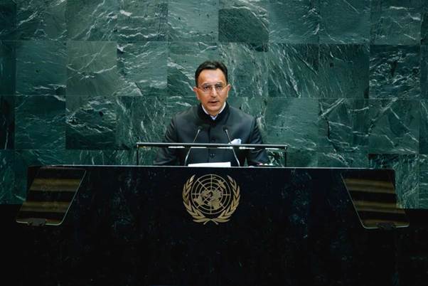 A person standing at a podiumAI-generated content may be incorrect.