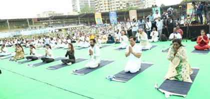 Thousands in Hyderabad join Yoga Utsav to mark 25 days countdown to International Day of Yoga