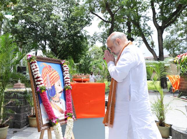image0025L2W केन्द्रीय गृह एवं सहकारिता मंत्री अमित शाह ने आज नेशनल डिफेंस एकेडमी, पुणे में श्रीमंत बाजीराव पेशवा 'प्रथम' की प्रतिमा का अनावरण किया