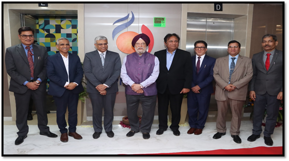 एक साथ खड़े पुरुषों का एक समूह स्वचालित रूप से उत्पन्न होता है