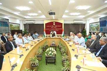 Union Minister of Health and Family Welfare, and Chemicals and Fertilizers Dr Mansukh Mandaviya addresses a round table meeting with top corporate hospitals