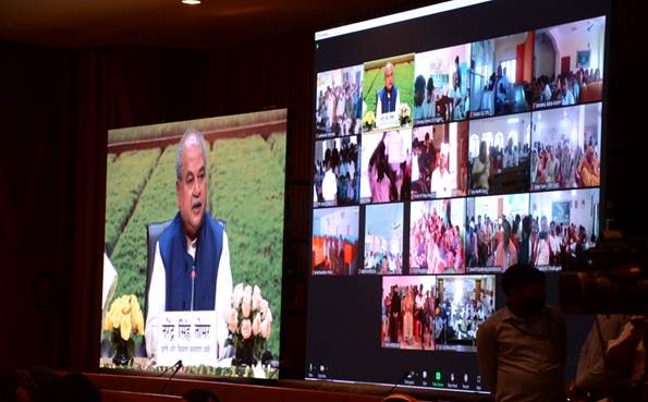 Union Agriculture Minister virtually addresses farmers from across the country at the Fasal Bima Pathshala