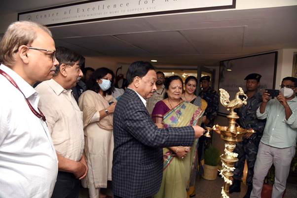 Shri Narayan Rane Inaugurates Center of Excellence for Khadi at NIFT, Delhi
