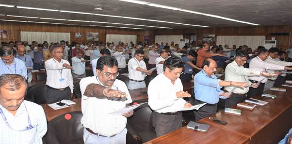 RINL officials taking Zero Demurrage pledge at visakhapatnam steel plant.jpg