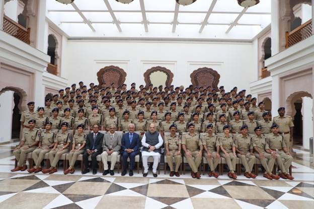 2. HM Meeting with 2018 batch IPS probationers 07.10.19.jpg