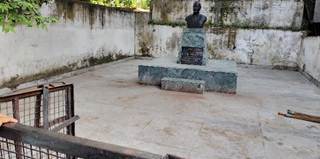 A statue of a person on a pedestalAI-generated content may be incorrect.