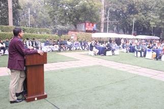 A person standing at a podiumAI-generated content may be incorrect.