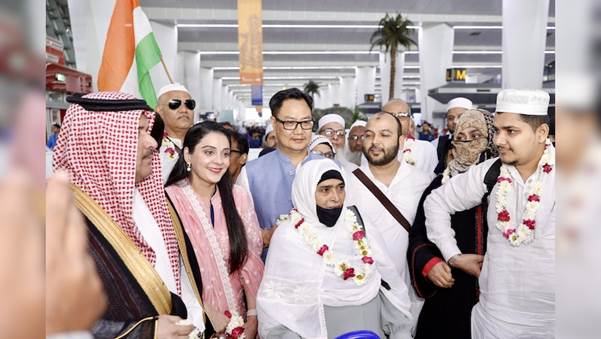 Union Minister Kiren Rijiju flags off Hajj yatris, praises arrangements | India News - Business Standard