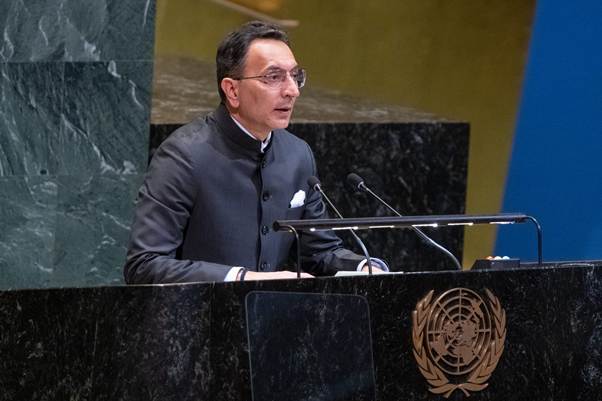 A person standing at a podiumAI-generated content may be incorrect.