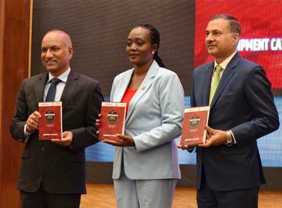 A group of people holding booksDescription automatically generated