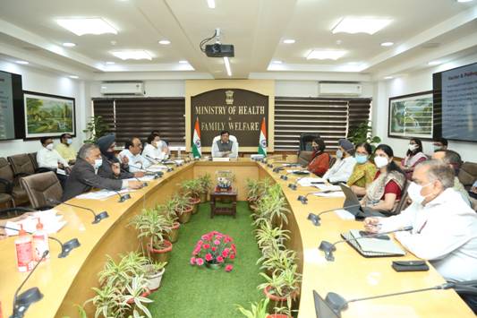 केंद्रीय स्वास्थ्य मंत्री डॉ. मनसुख मंडाविया ने दिल्ली में डेंगू की स्थिति की समीक्षा की