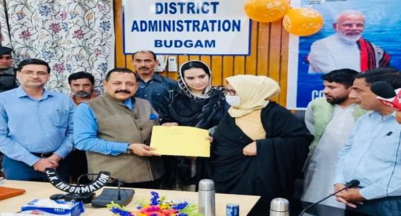 Union Minister Dr Jitendra Singh visits Budgam