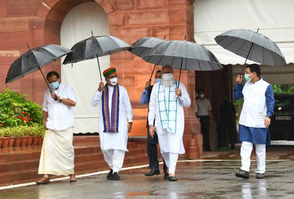 Holding umbrella by self, PM Modi addresses media in rain ahead of monsoon  session of parliament