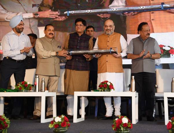 3. Vande Bharat flag off 03.10.19.JPG