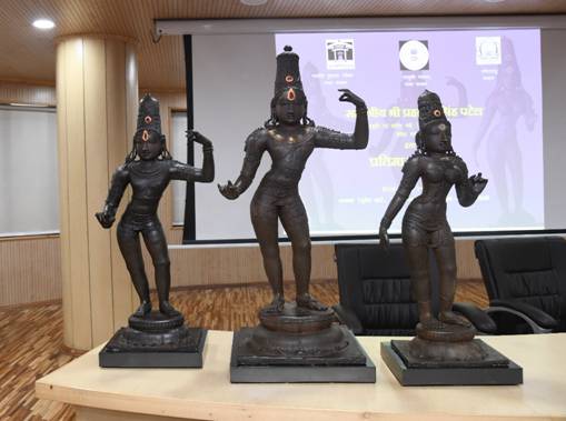 Bronze sculptures of 13th century Lord Rama, Lakshmana and Goddess Sita were handed over to the Tamil Nadu Statue Branch
