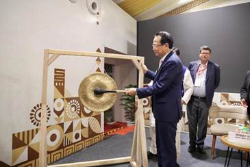 A person holding a gongAI-generated content may be incorrect.