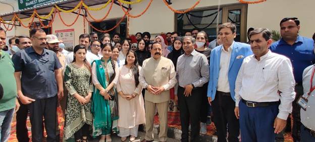 Union Minister Dr Jitendra Singh inaugurates CSIR-IIIM’s BioNEST-Bioincubator in Jammu this morning aimed at providing alternative sources of livelihood to thousands of youth in the region