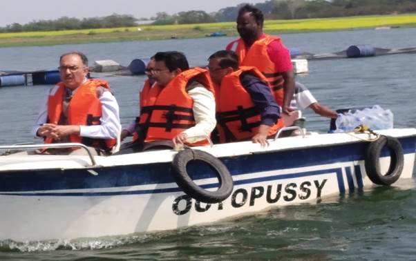 Secretary, Department of Fisheries, Dr. Abhilaksh Likhi visits  Getalsud Dam at Ranchi, Jharkhand for reviewing of Cage Farming