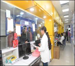 A group of people in a roomDescription automatically generated