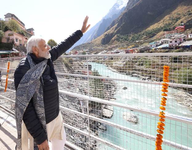 M performs darshan and pooja at Badrinath Dham in Uttarakhand