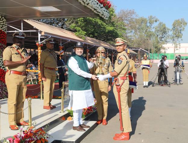 केन्द्रीय गृह एवं सहकारिता मंत्री ने पुलिस अकादमी 74 RR IPS बैच के दीक्षांत समारोह को संबोधित किया 21 image004NZUM