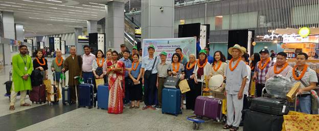 Felicitation of Guests from Vietnam at Kolkata Airport.jpg